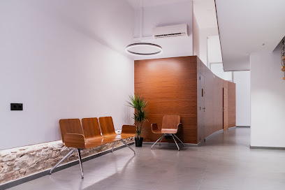 Foto de OM Clínica Dental, Clínica de Cirurgia Bucomaxilofacial em Barcelona