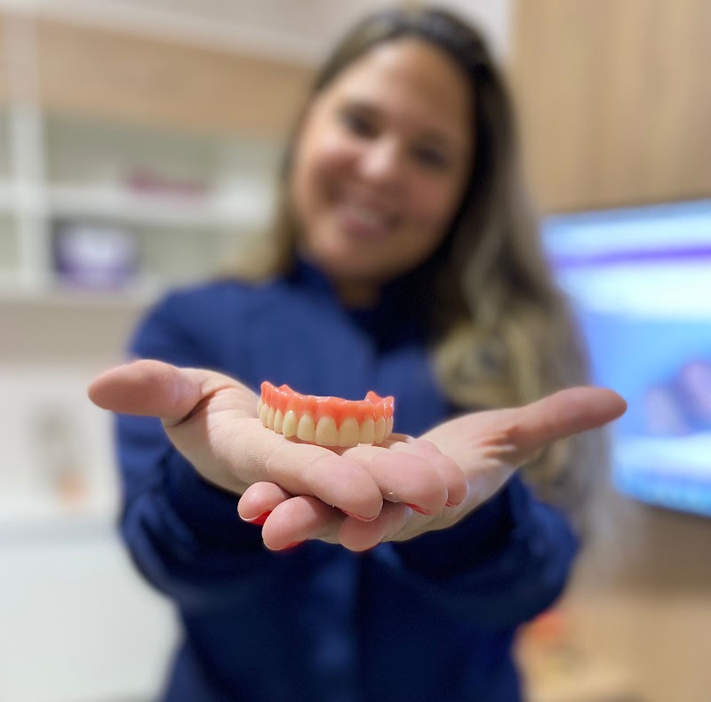 Foto de Amiga Clínica Odontológica de Implantes São Pedro da Aldeia, Clínica de Implantodontia em São Pedro da Aldeia