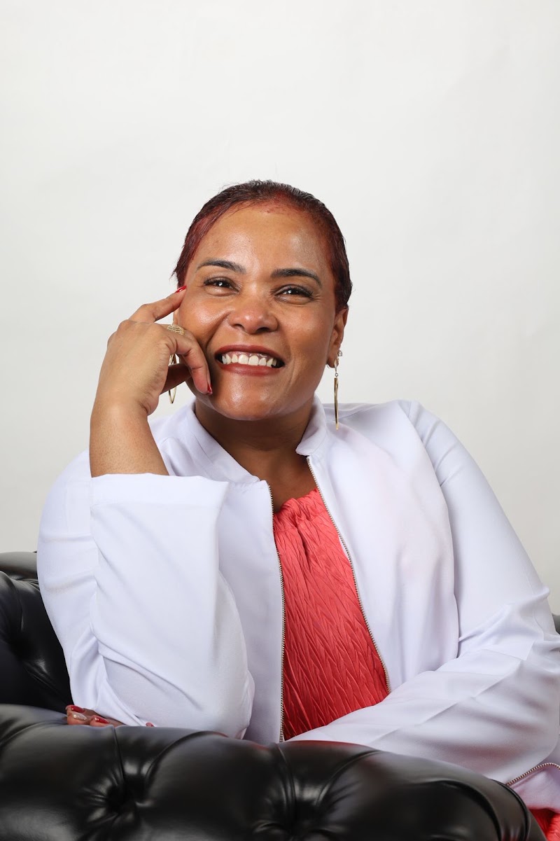 Foto de Dra Ana Cláudia Barros, Médica de Família em Cabo Frio