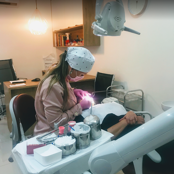 Foto de Dra Daniele Taveira, Dentista Esteta em Rio de Janeiro