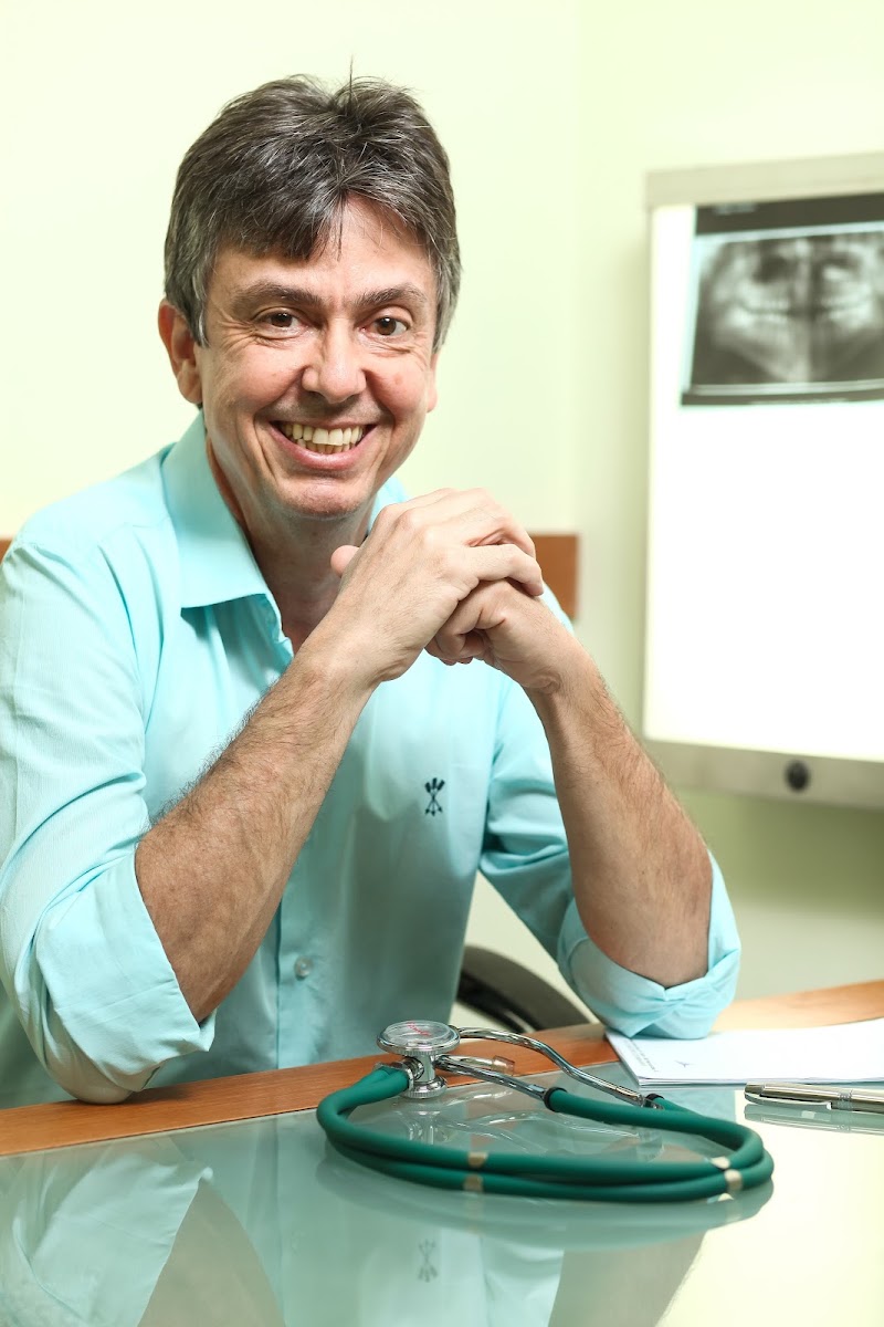 Foto de Dr. Adriano Linhares Motta, Protesista em São Pedro da Aldeia