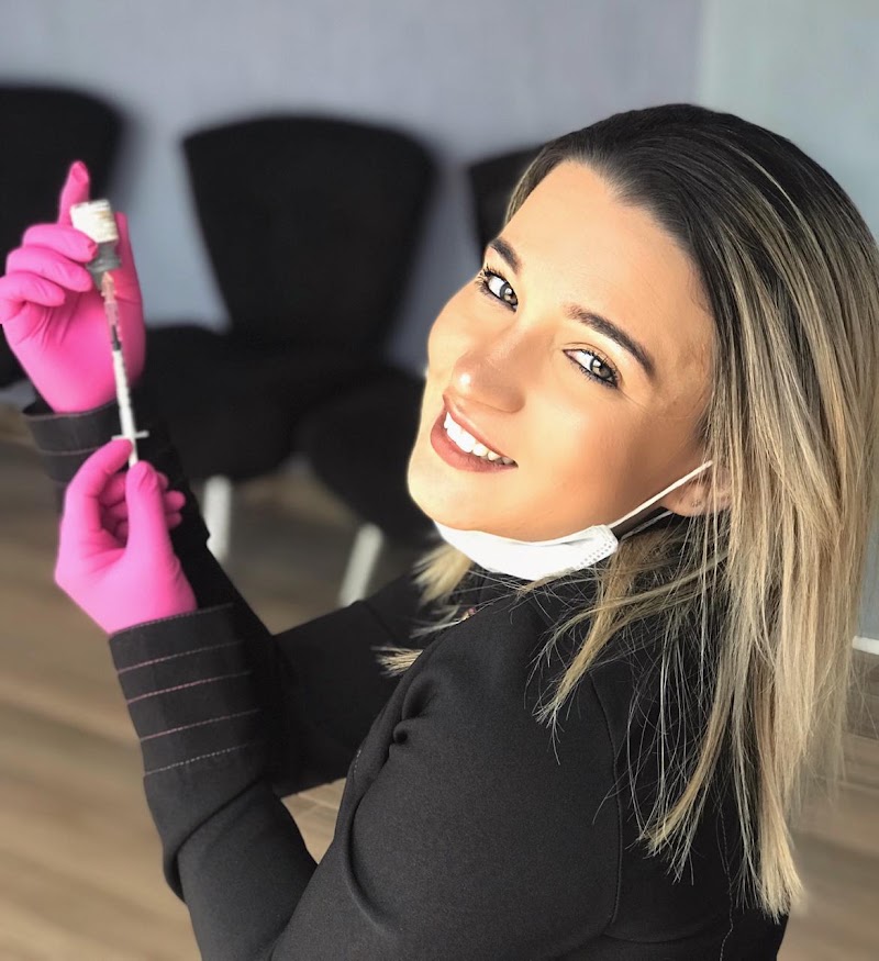Foto de Dra. Juliana Saraiva, Especialista em Harmonização Orofacial em Cabo Frio