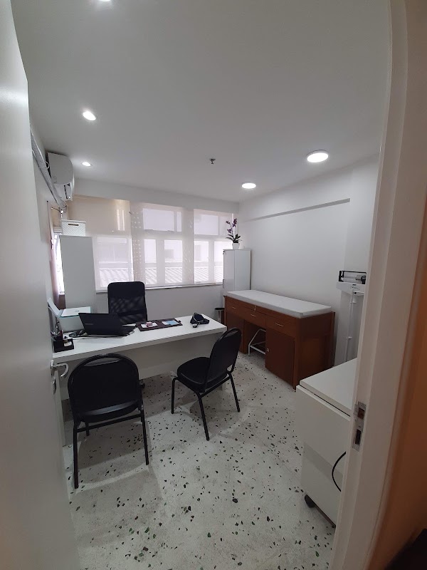 Foto de Dra. Leticia de Barcellos Lima, Clínica Geral em Niterói