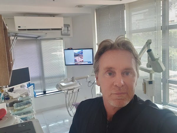 Foto de Dr. Alexandre Dunaev, Protesista em Niterói