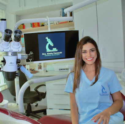 Foto de Dra. Gisele Caneschi, Endodontista em Juiz de Fora