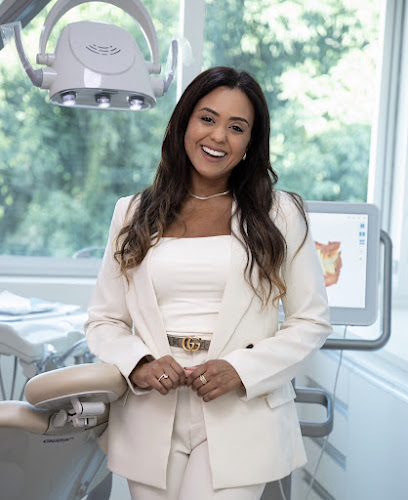Foto de Dra. Ana Paula Gomes, Dentista Esteta em Rio de Janeiro